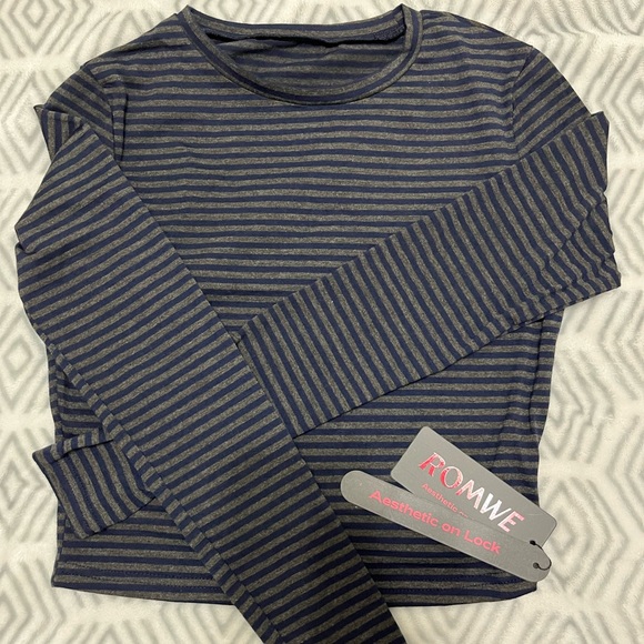 ROMWE STPL Stripped Crop Full Sleeve T, Size S, Condition is Brand New with Tag - Picture 1 of 3